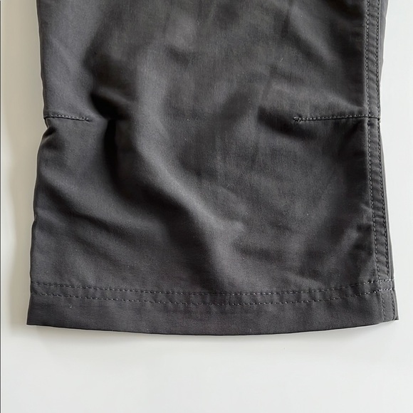 MEC Women’s Sz 6 Capris in charcoal - Picture 16 of 17